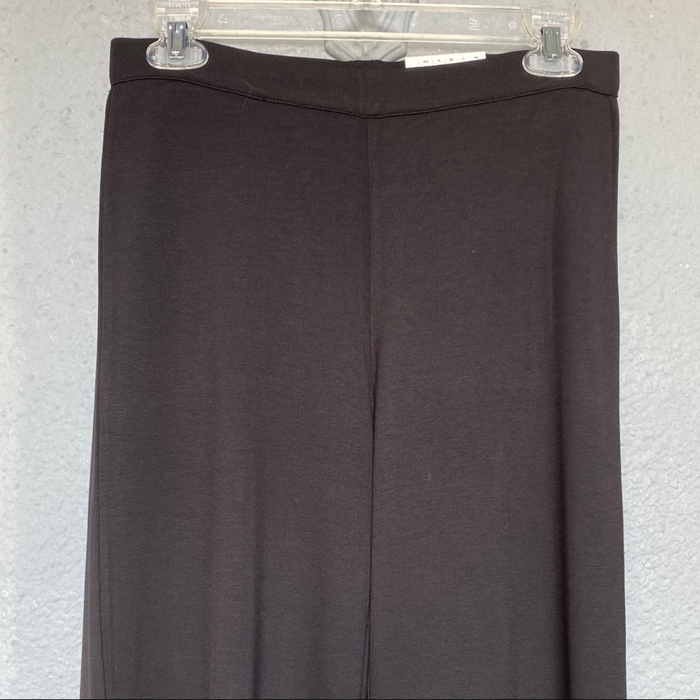 NWT HUE Leggings Wide Leg Black. Double Knot. S M